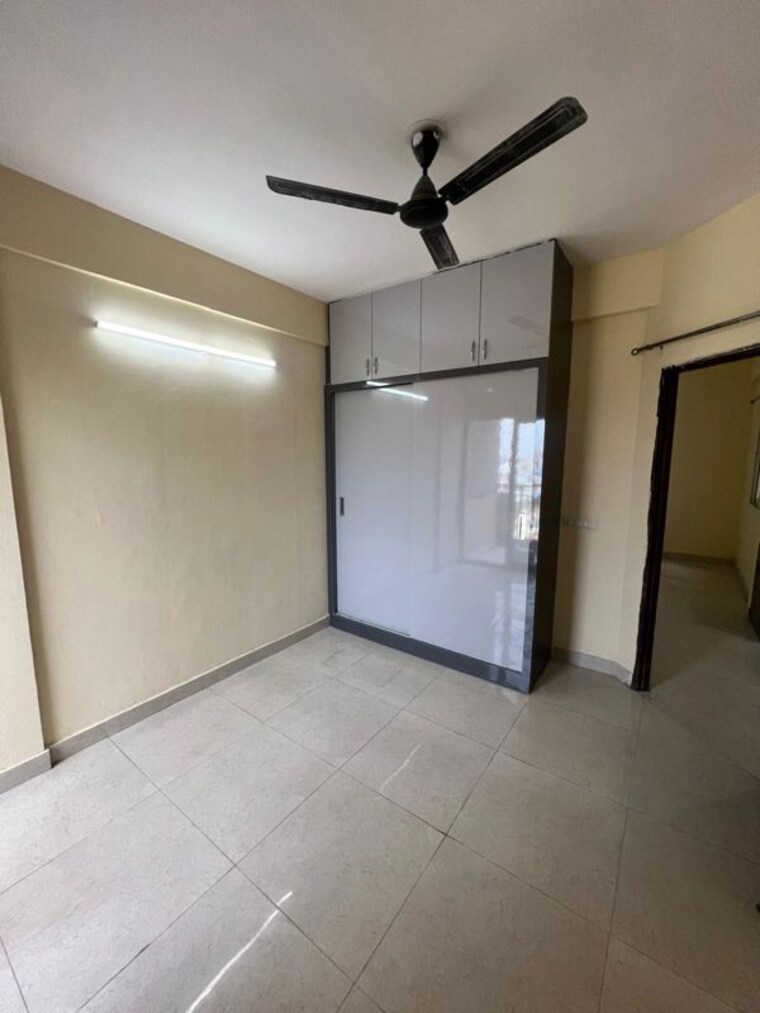 Room, signature-global-orchard-avenue 2 Bedroom 600 Sq.Ft. Apartment In Sector 93 Gurgaon 10287863