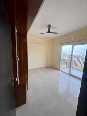 Room in 2 BHK Apartment at Signature Global Orchard Avenue, Sector 93 – for Rent