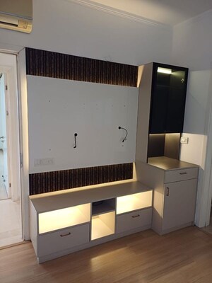 Room in 4 BHK Apartment at DLF Park Place, Sector 54 – for Sale