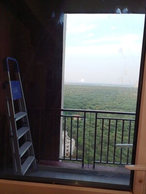 Balcony in 4 BHK Apartment at DLF Park Place, Sector 54 – for Sale