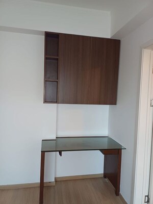 Room in 4 BHK Apartment at DLF Park Place, Sector 54 – for Sale