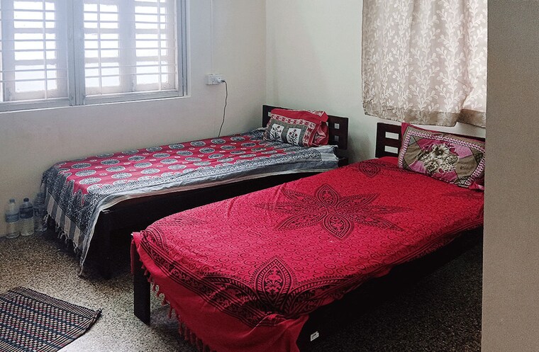 Room, dadar east Pg For Boys In Dadar East 10287897