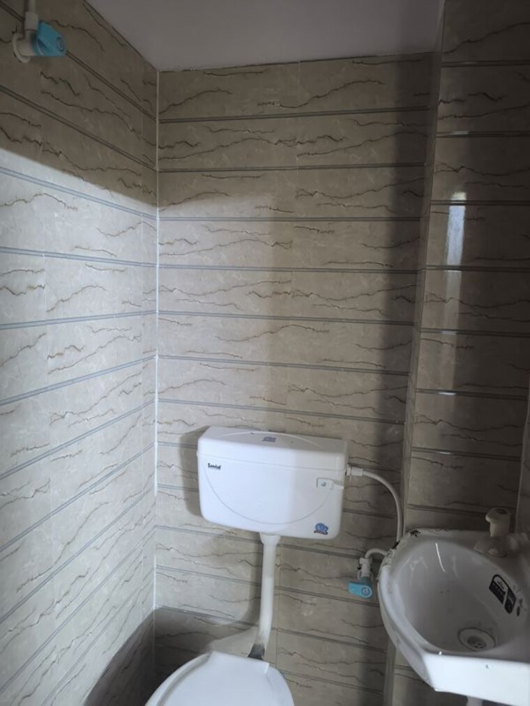 Bathroom, sector 56 1 Bedroom 500 Sq.Ft. Villa In Sector 56 Noida 10287904