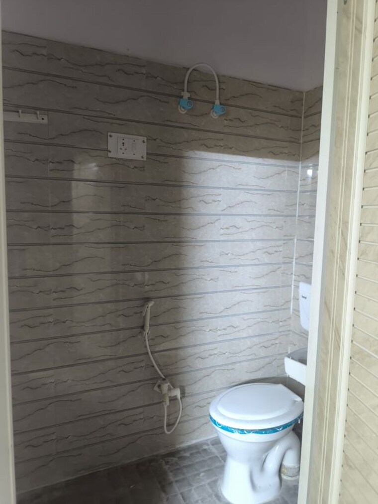 Bathroom, sector 56 1 Bedroom 500 Sq.Ft. Villa In Sector 56 Noida 10287904