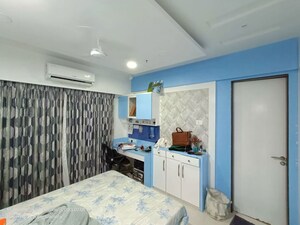 Bedroom in 2 BHK Apartment at Gokul Divine CHS, Vile Parle West – for Rent