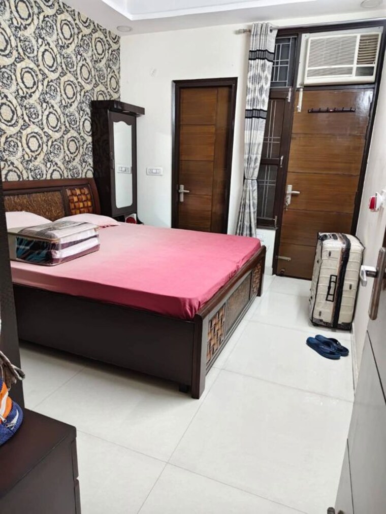 Bedroom, sector 9a 2 Bedroom 160 Sq.Yd. Builder Floor In Sector 9a Gurgaon 10288314