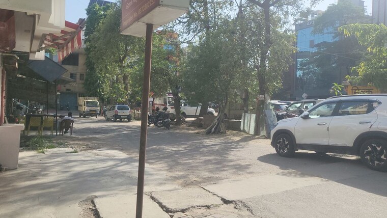  Parking, vibhuti khand Commercial Shop 500 Sq.Ft. In Vibhuti Khand Lucknow 10288248