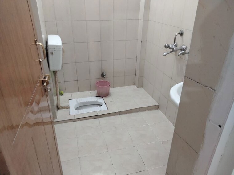 Bathroom, dlf-my-pad 3 Bedroom 1000 Sq.Ft. Independent House In Gomti Nagar Lucknow 10288315