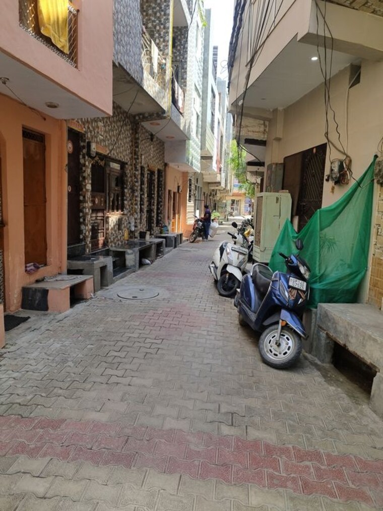  Parking, nandgram 3.5 Bedroom 32 Sq.Yd. Independent House In Nandgram Ghaziabad 10288234