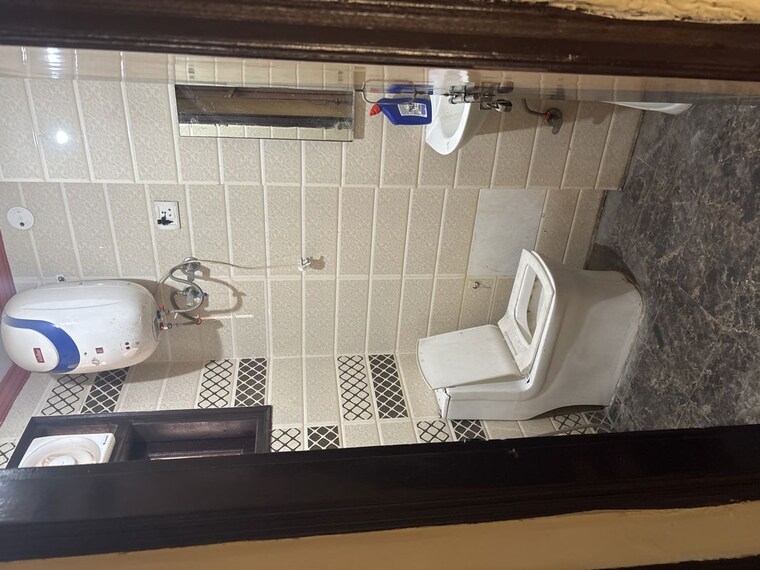 Bathroom, chattarpur 2 Bedroom 175 Sq.Ft. Builder Floor In Chattarpur Delhi 10288345