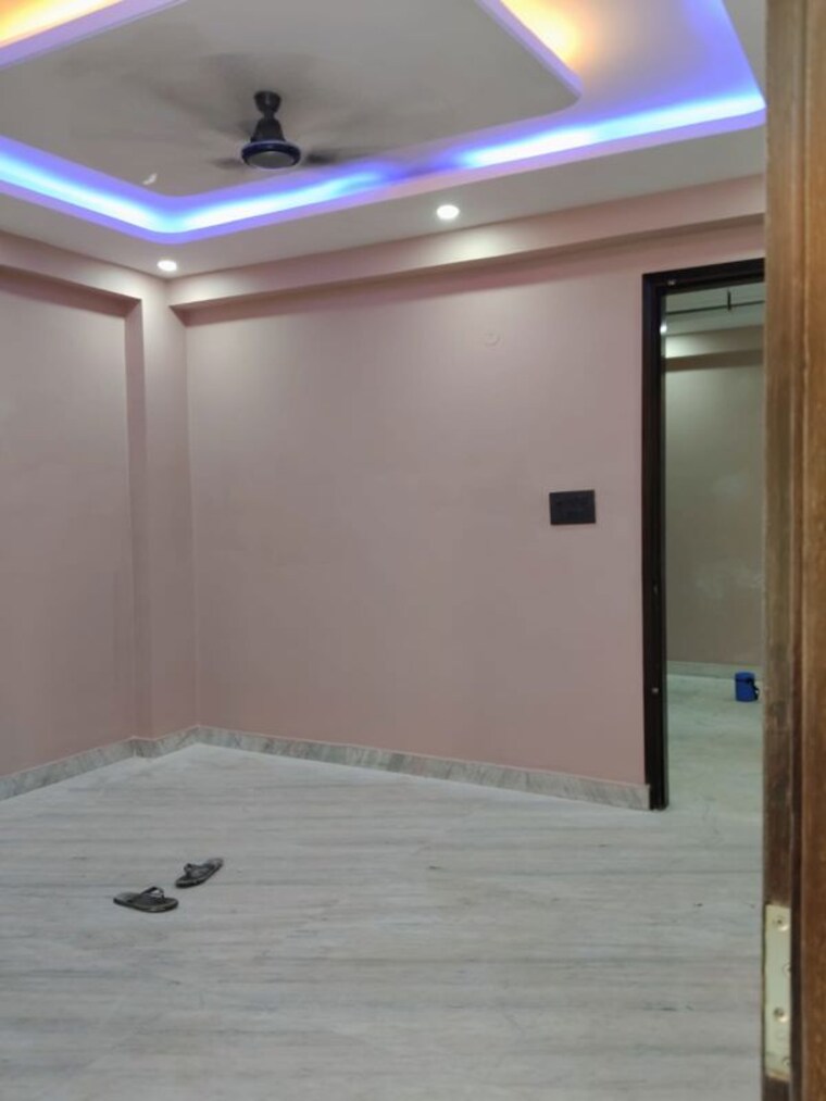 Room, chattarpur 3.5 Bedroom 110 Sq.Yd. Builder Floor In Chattarpur Delhi 10288437