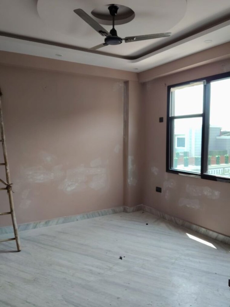 Room, chattarpur 3.5 Bedroom 110 Sq.Yd. Builder Floor In Chattarpur Delhi 10288437