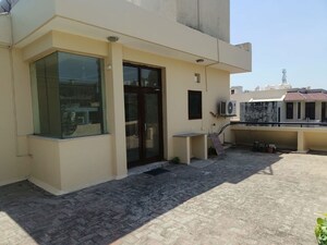 Parking in 1 BHK Builder Floor at Dlf City Phase 3 – for Rent