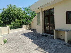 Room in 1 BHK Builder Floor at Dlf City Phase 3 – for Rent