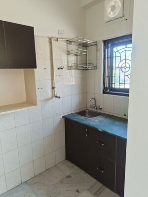 Kitchen in 1 BHK Builder Floor at Dlf City Phase 3 – for Rent