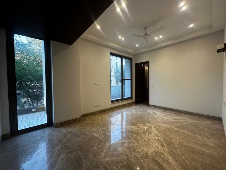 Room, defence colony 4 Bedroom 400 Sq.Yd. Builder Floor In Defence Colony Delhi 10288565