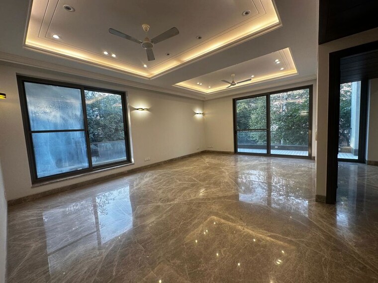 Room, defence colony 4 Bedroom 400 Sq.Yd. Builder Floor In Defence Colony Delhi 10288565