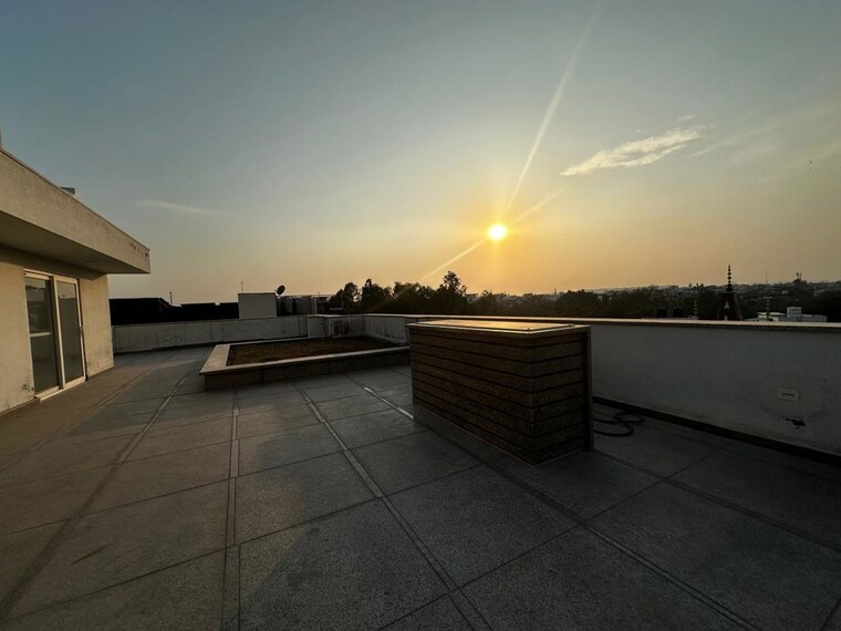 Swimming Pool, defence colony 4 Bedroom 400 Sq.Yd. Builder Floor In Defence Colony Delhi 10288565