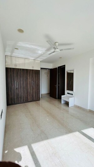 Room in 3 BHK Apartment at Rustomjee Oriana, Bandra East – for Rent