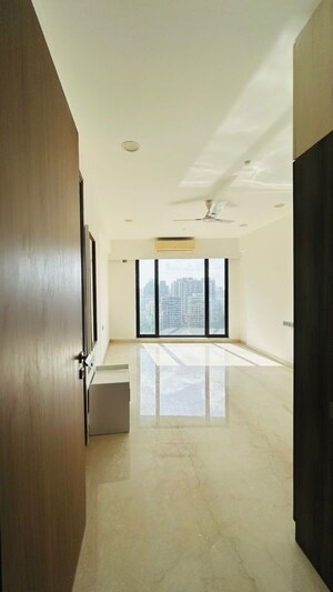 Room in 3 BHK Apartment at Rustomjee Oriana, Bandra East – for Rent