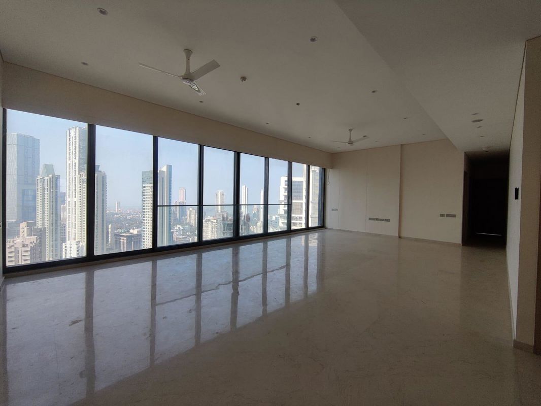 5 BHK + Servant Room Apartment For Sale in Rustomjee Crown