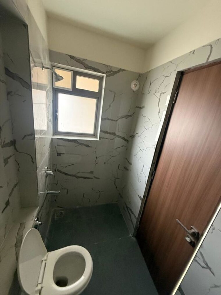 Bathroom, sheth-auris-bliss 2 Bedroom 677 Sq.Ft. Apartment In Malad West Mumbai 10288669