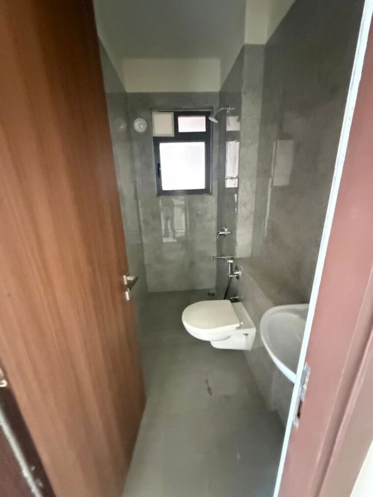 Bathroom, sheth-auris-bliss 2 Bedroom 677 Sq.Ft. Apartment In Malad West Mumbai 10288735