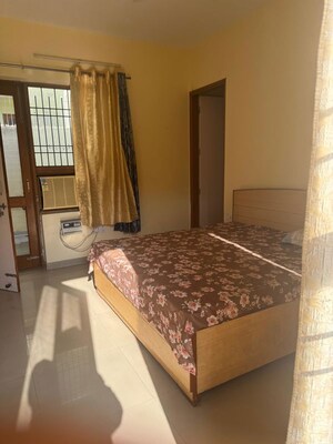 1 RK Builder Floor For Rent in Sector 45