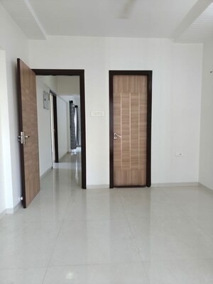 Room in 2 BHK Apartment at Rattan Icon, Seawoods Sector 50 – for Rent