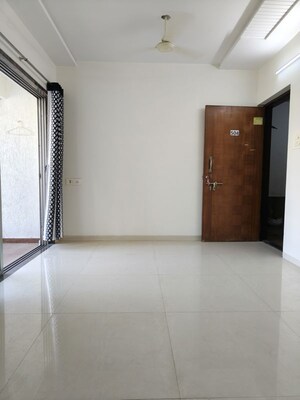 Room in 2 BHK Apartment at Rattan Icon, Seawoods Sector 50 – for Rent