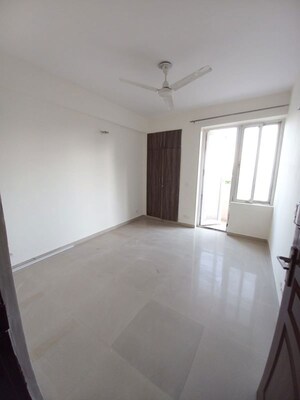 Room in 2.5 BHK Apartment at Corona Optus, Sector 37c – for Rent