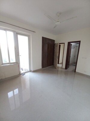 Room in 2.5 BHK Apartment at Corona Optus, Sector 37c – for Rent