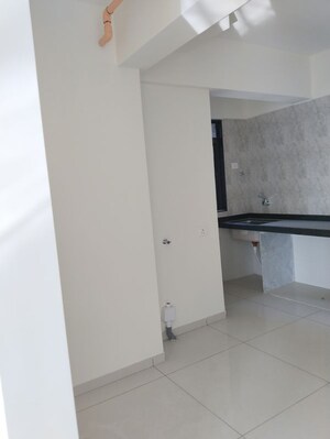 Room in 5 BHK Apartment at Chandak 34 Park Estate, Goregaon West – for Sale