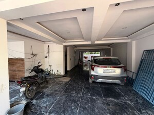 Parking in 3.5 BHK Builder Floor at Sector 28 – for Sale