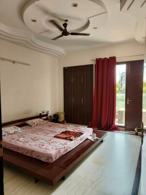 Bedroom in 3 BHK Builder Floor at Ansal Plaza Gurgaon, Palam Vihar – for Rent