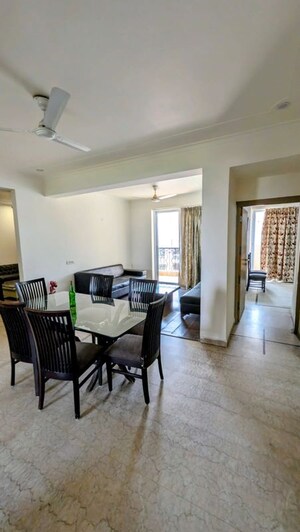 Team Area in 3 BHK Apartment at Sector 52 – for Rent