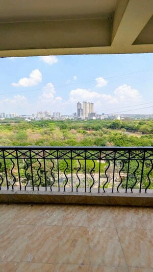 Plot Area in 3 BHK Apartment at Sector 52 – for Rent