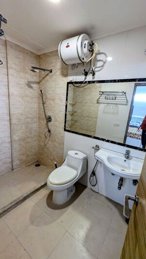 Team Area in 3 BHK Apartment at Sector 52 – for Rent