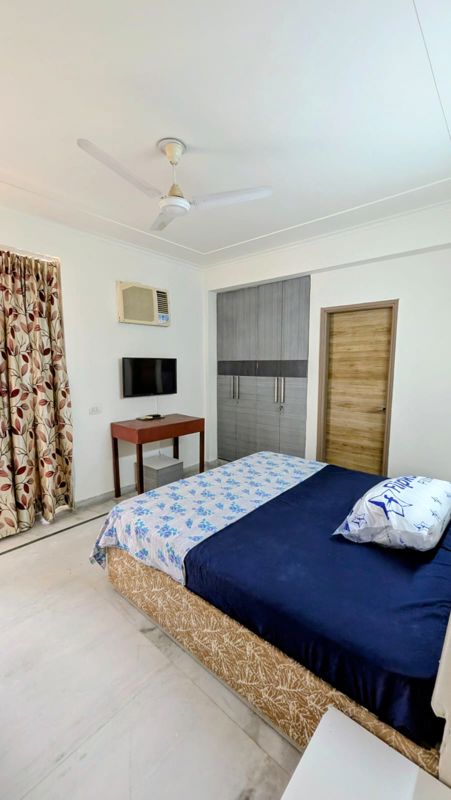 3 BHK + Servant Room Apartment For Rent in Sector 52