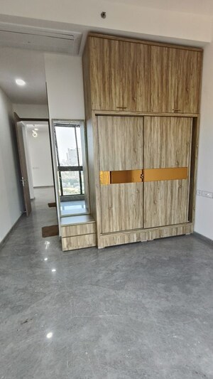 Room in 3 BHK Apartment at Prestige Jasdan Classic, Mahalaxmi – for Rent