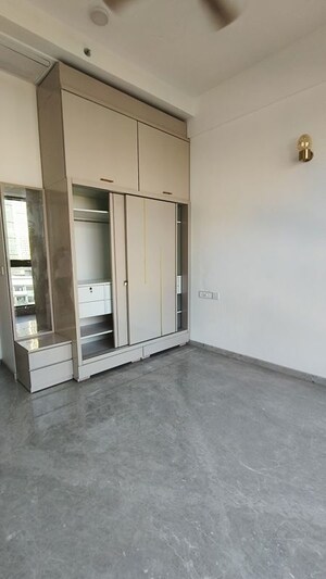 Room in 3 BHK Apartment at Prestige Jasdan Classic, Mahalaxmi – for Rent