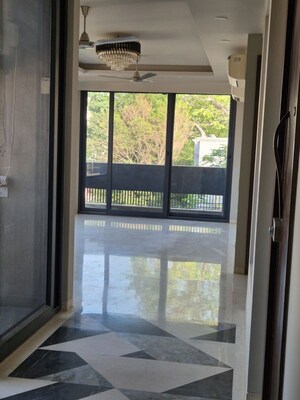 Room in 3 BHK Builder Floor at Greater Kailash ii – for Rent