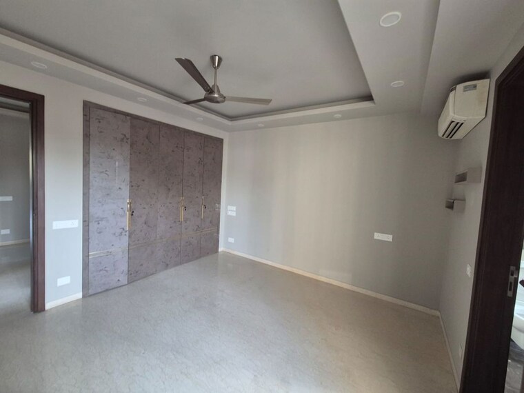 Room, greater kailash ii 3 Bedroom 214 Sq.Yd. Builder Floor In Greater Kailash ii Delhi 10289097