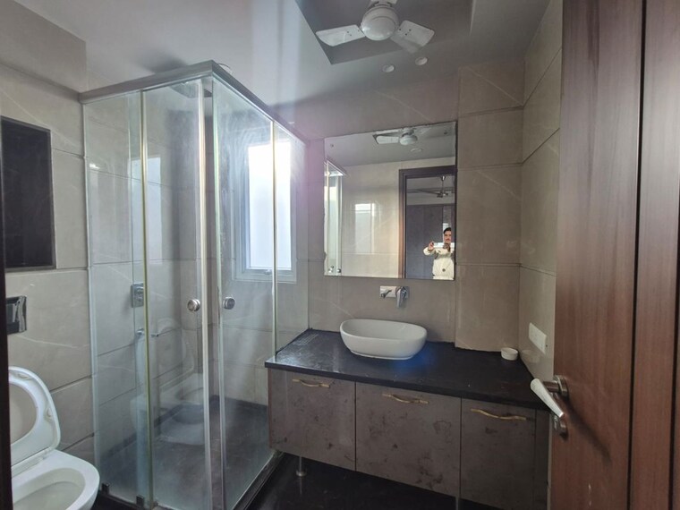 Bathroom, greater kailash ii 3 Bedroom 214 Sq.Yd. Builder Floor In Greater Kailash ii Delhi 10289097
