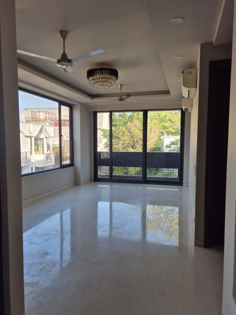 Room, greater kailash ii 3 Bedroom 214 Sq.Yd. Builder Floor In Greater Kailash ii Delhi 10289097