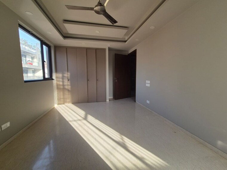 Room, greater kailash ii 3 Bedroom 214 Sq.Yd. Builder Floor In Greater Kailash ii Delhi 10289097