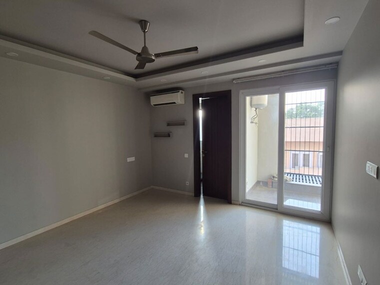 Room, greater kailash ii 3 Bedroom 214 Sq.Yd. Builder Floor In Greater Kailash ii Delhi 10289097