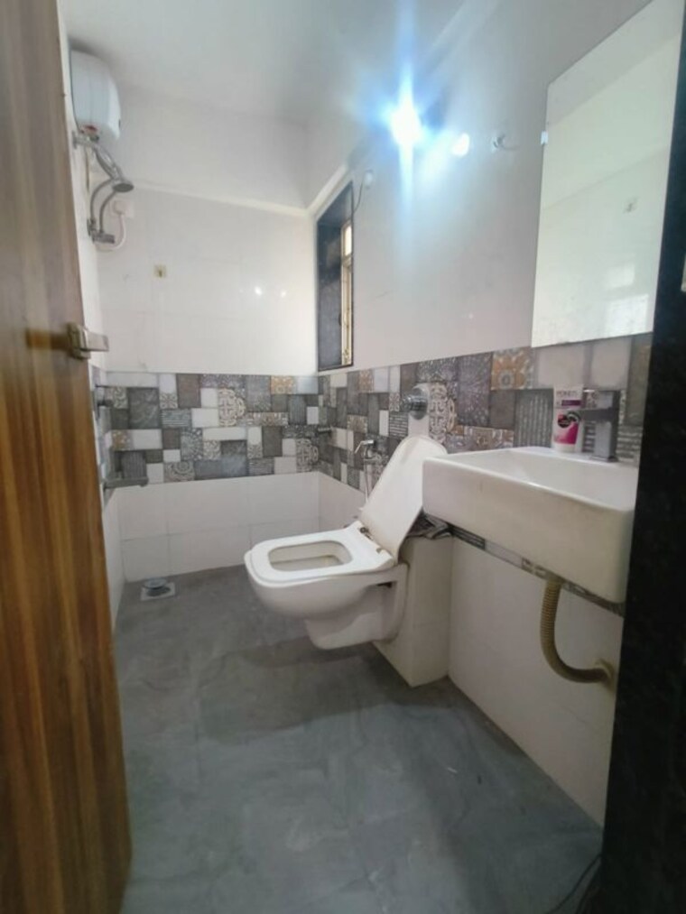 Bathroom, ashok-therwani-swaroop 2 Bedroom 1100 Sq.Ft. Apartment In Ghatkopar East Mumbai 10285076