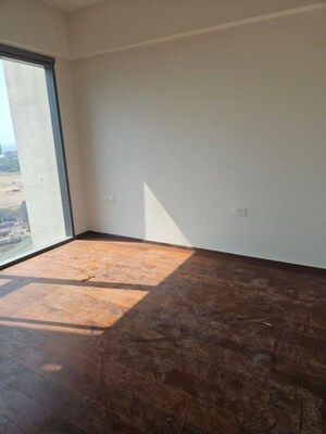 Room in 4 BHK Apartment at Piramal Mahalaxmi, Mahalaxmi – for Rent