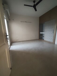 4 BHK + Servant Room Apartment For Rent in Maxblis White House